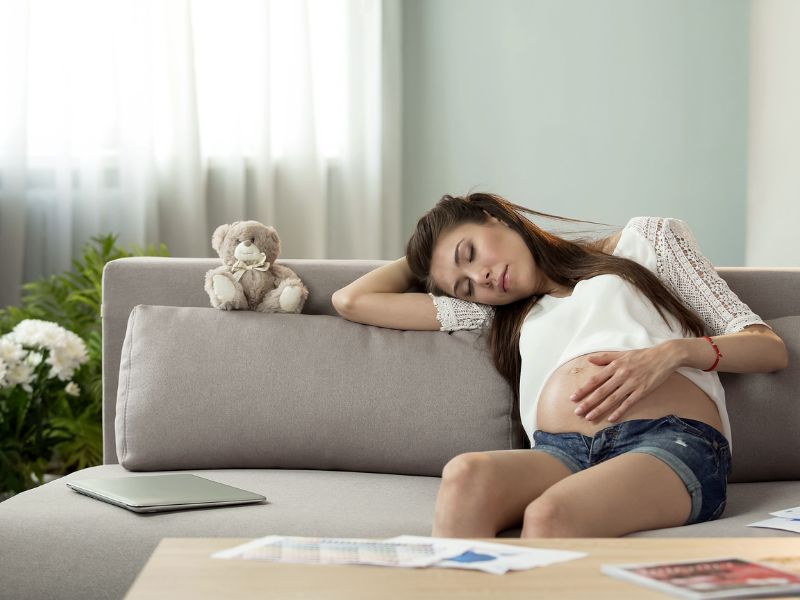 Cảm giác buồn ngủ trong từng thời kỳ mang thai có thể do nhiều nguyên nhân khác nhau Cảm giác buồn ngủ trong từng thời kỳ mang thai có thể do nhiều nguyên nhân khác nhau