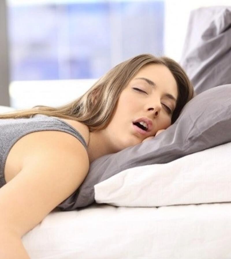 Lý do nằm phòng điều hoà bị khô họng_2