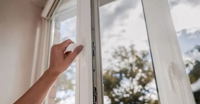 Mở cửa sổ hay bật điều hòa tốt Thói quen tiềm ẩn rủi ro không ngờ_1