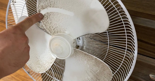 Tại sao cánh quạt điện thường hay bị bụi bám Nguyên nhân và giải pháp_1